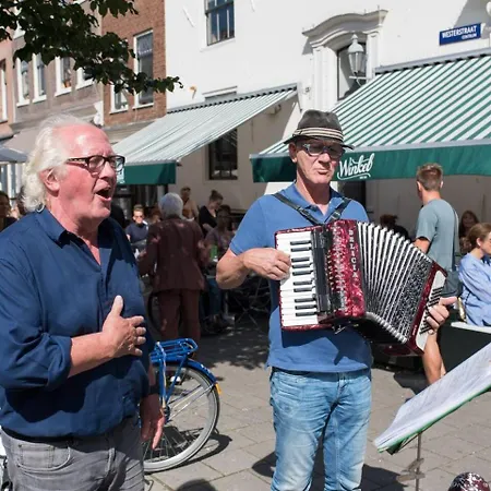 Luxury Large Houseboat Azara Feriehus *