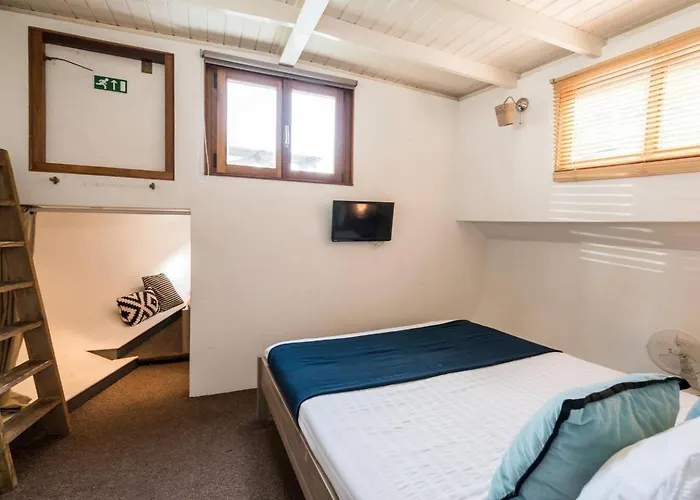 Vakantiehuis Luxury Large Houseboat Azara