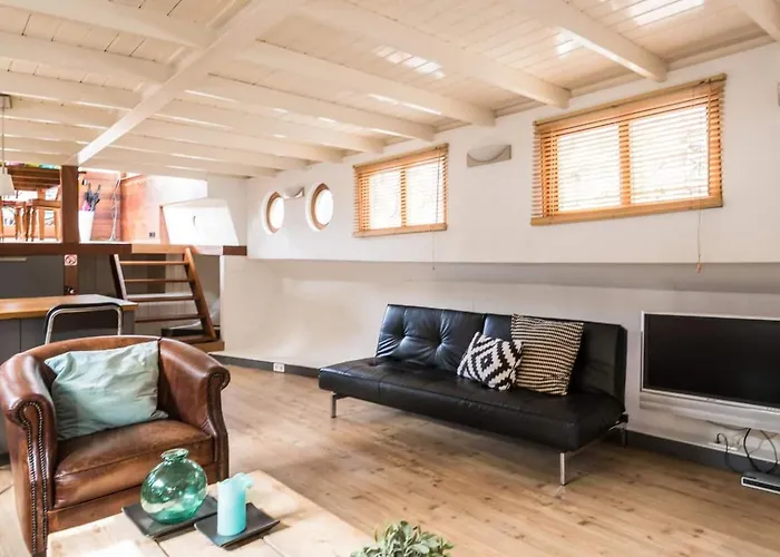 Luxury Large Houseboat Azara