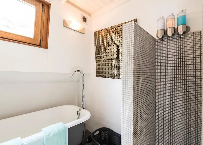 Luxury Large Houseboat Azara *