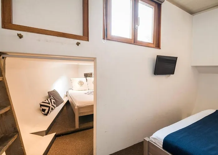 Luxury Large Houseboat Azara Vakantiehuis