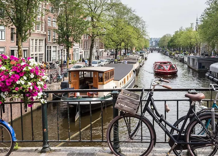 Vakantiehuis Luxury Large Houseboat Azara *