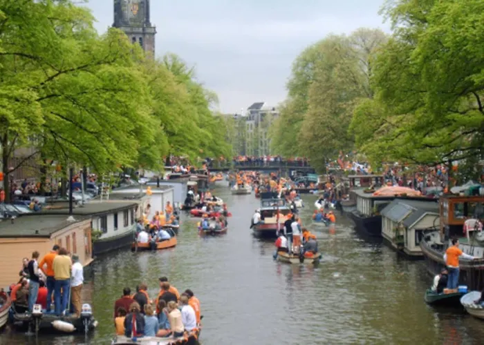 Luxury Large Houseboat Azara *