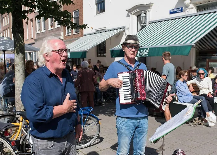 Luxury Large Houseboat Azara Vakantiehuis *