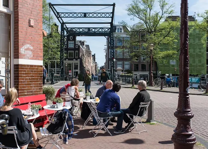 Luxury Large Houseboat Azara Vakantiehuis *