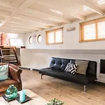 Luxury Large Houseboat Azara