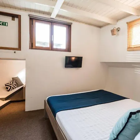 Feriehus Luxury Large Houseboat Azara
